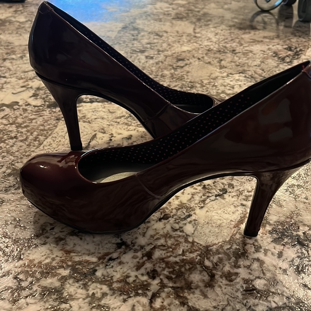 Heels - Picture 4 of 4